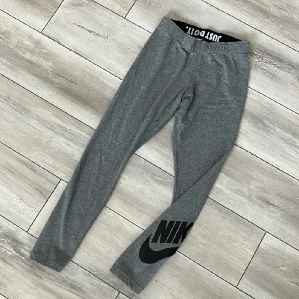 Nike size XS gray logo leggings